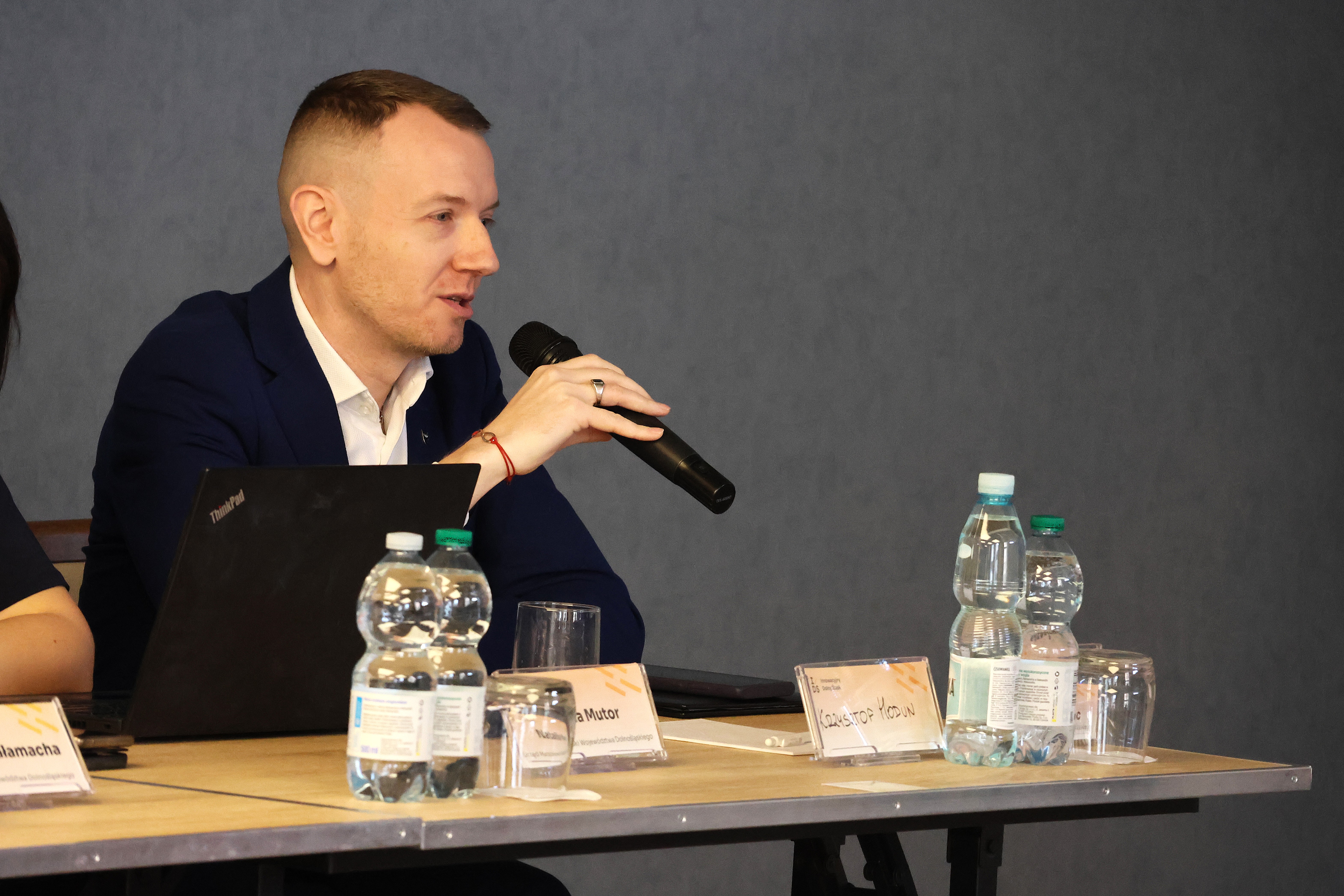 Krzysztof Hodun (Urząd Marszałkowski Województwa Dolnośląskiego) podczas wypowiedzi na spotkaniu
