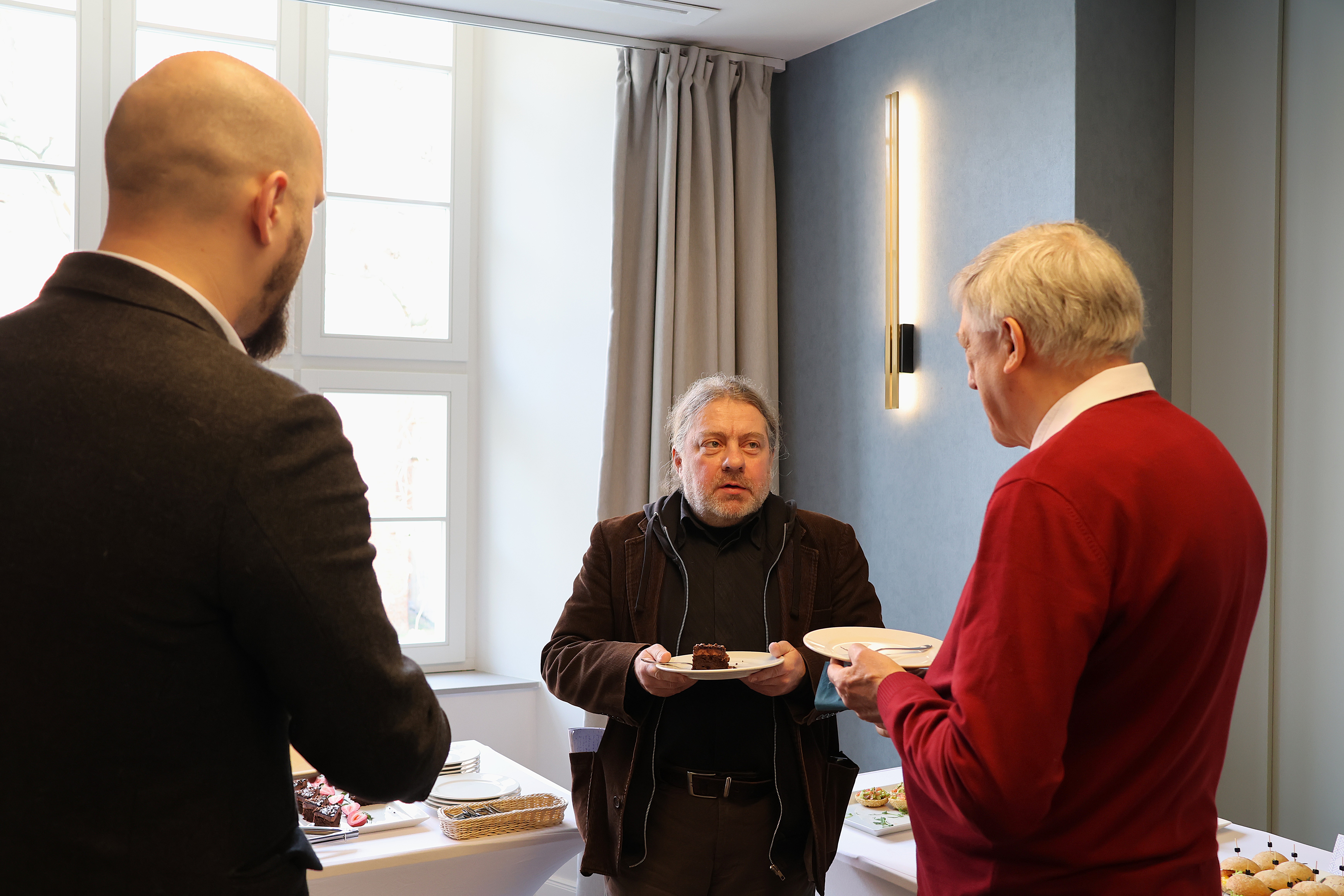 Uczestnicy spotkania Grupy Ekspertów ds. DSI 2030 podczas rozmów kuluarowych