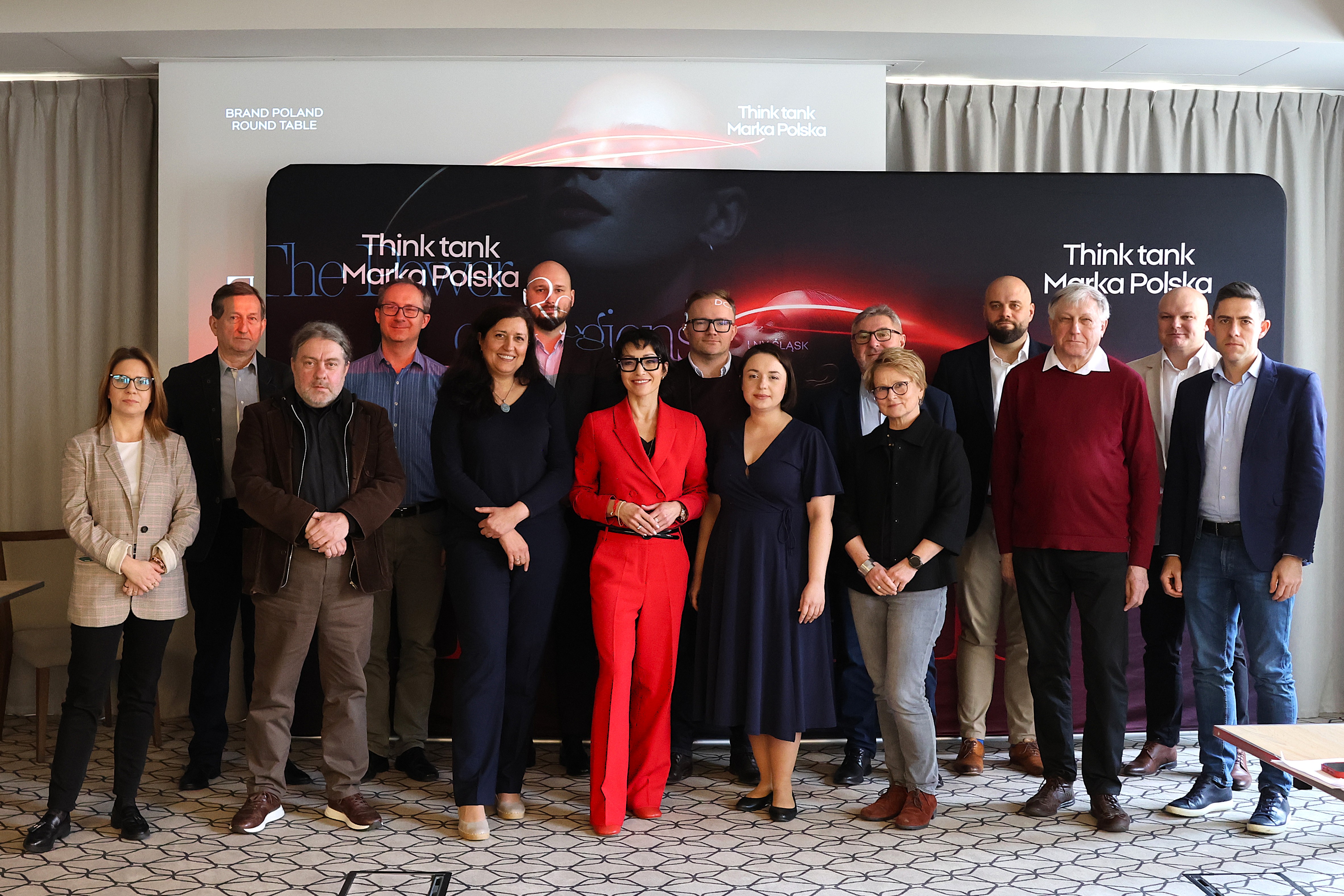 Uczestnicy spotkania Grupy Ekspertów ds. Dolnośląskiej Strategii Innowacji 2030 – zdjęcie grupowe