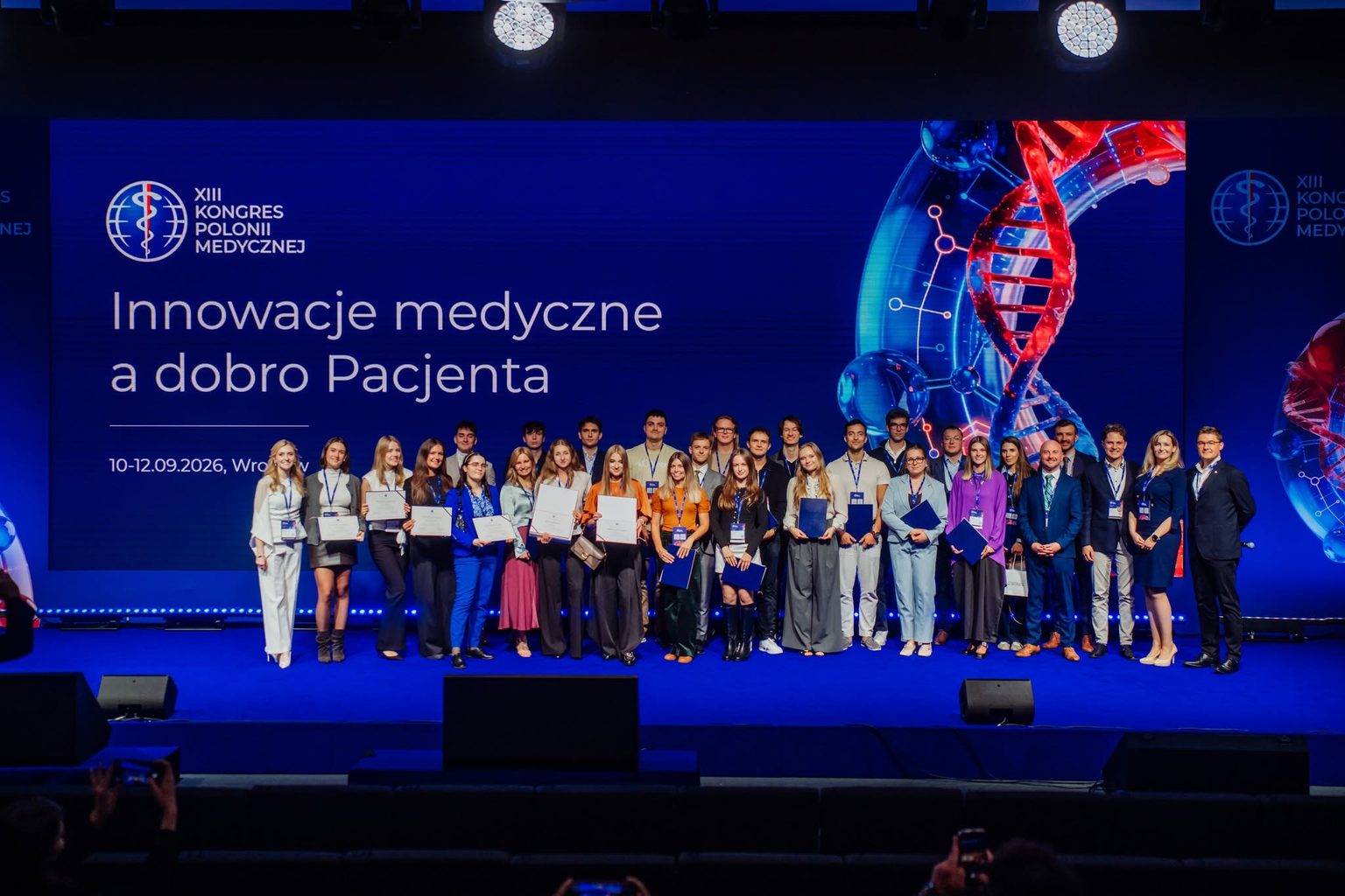 Zdjęcie grupowe członków konferencji