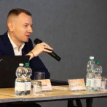 Krzysztof Hodun (Urząd Marszałkowski Województwa Dolnośląskiego) podczas wypowiedzi na spotkaniu